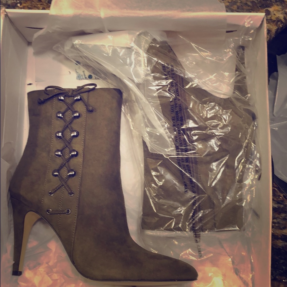 Brand new 9 west army green booties